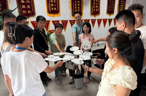 七夕小確幸！山東兆通與你共繪非遺漆扇，共赴美好未來(lái)